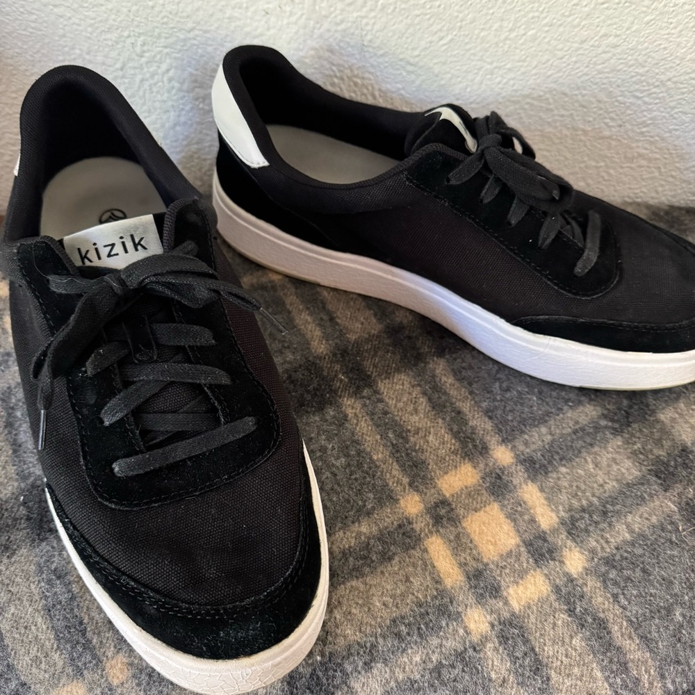 Kizik Prague Hands-Free Sneaker Black White Wide M 11.5 W 13 Athleisure Unisex - Picture 4 of 12